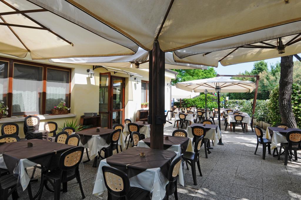 Villaggio Camping阿德里亚公园度假屋Borsetti